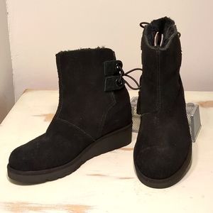 Koolaburra UGG Shazi Suede Short Boots Tie Back Booties Black Women never worn 6